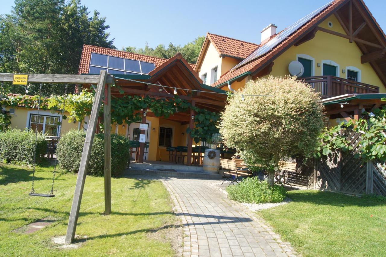 Riegler'S Buschenschank Fürstenfeld Esterno foto