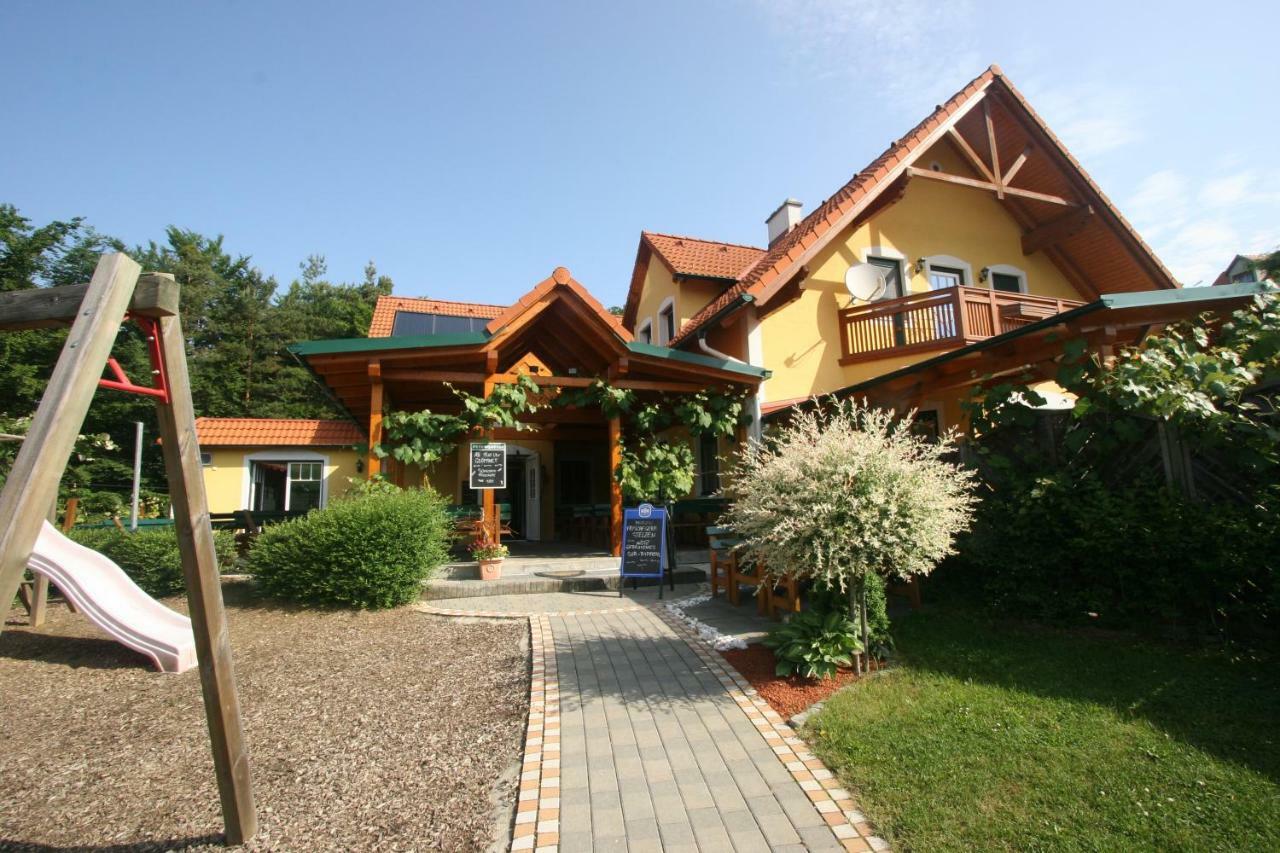Riegler'S Buschenschank Fürstenfeld Esterno foto